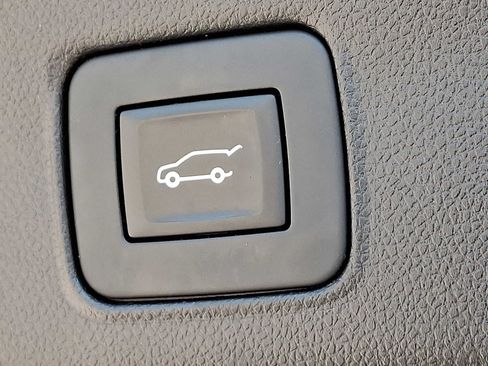Used 2021 Chevrolet TrailBlazer RS w/ Sun and Liftgate Package AWD/4WD image 28