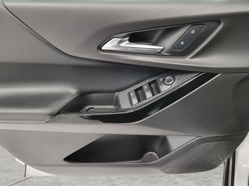 Used 2025 Chevrolet Equinox LT image 25