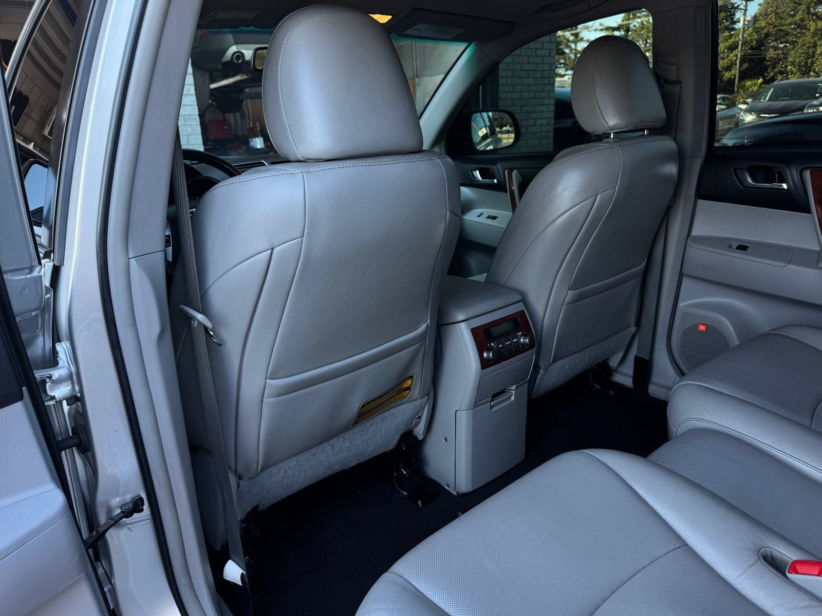 Used 2012 Toyota Highlander Limited w/ Tow Pkg AWD/4WD image 14