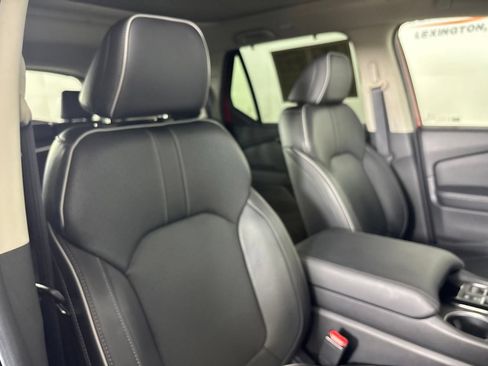 Used 2025 Honda Pilot Elite image 33