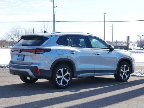 Used 2025 Volkswagen Tiguan SE image 7