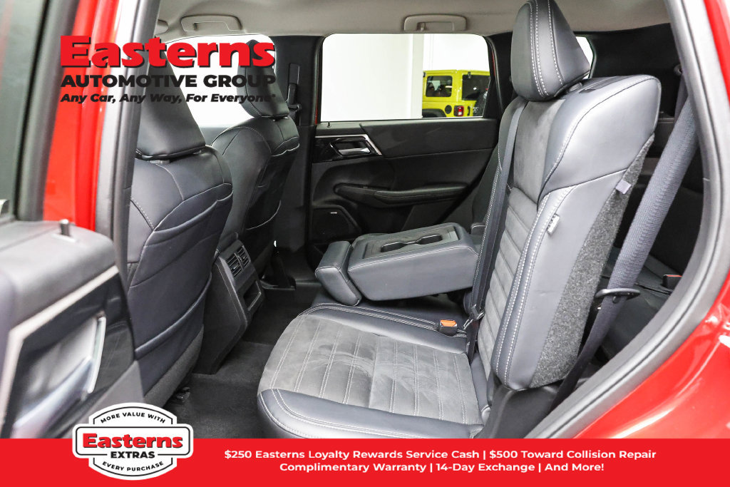 Used 2025 Mitsubishi Outlander SE AWD/4WD image 23