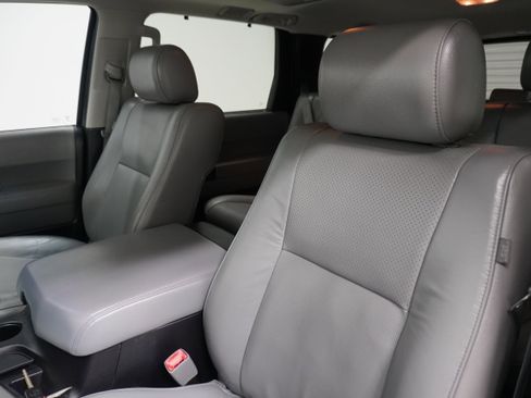 Used 2015 Toyota Sequoia Platinum image 10