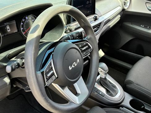 Used 2022 Kia Forte LXS w/ LXS Technology Package FWD image 19