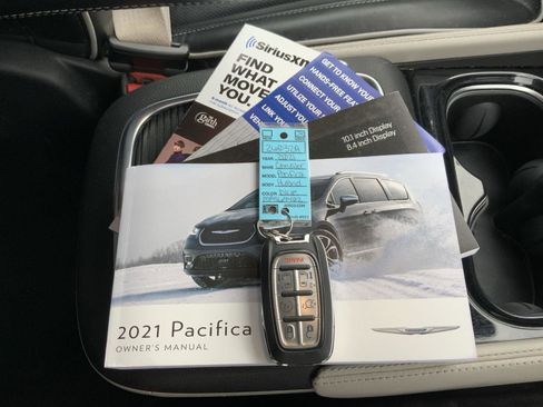 Used 2021 Chrysler Pacifica Limited w/ Premium & Safety Sphere Group image 76