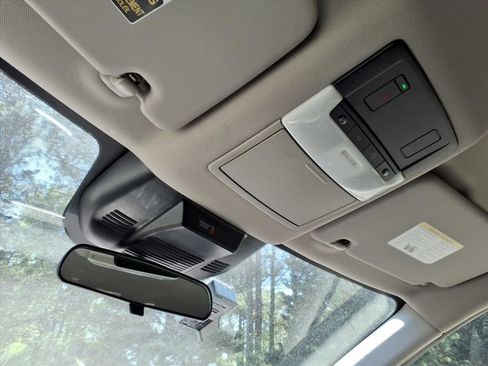 Used 2023 Nissan Rogue SV image 17