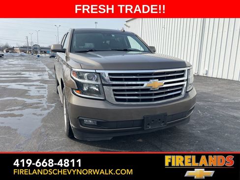 Used 2016 Chevrolet Suburban LT image 2