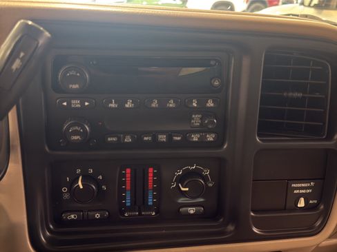 Used 2004 GMC Sierra 1500 SLE w/ Light Duty Power Package AWD/4WD image 19