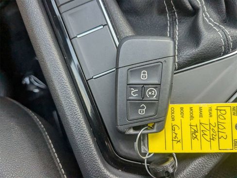 Used 2024 Volkswagen Taos SE image 28