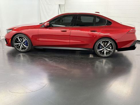 Used 2025 BMW 540i xDrive w/ M Sport Package AWD/4WD image 2