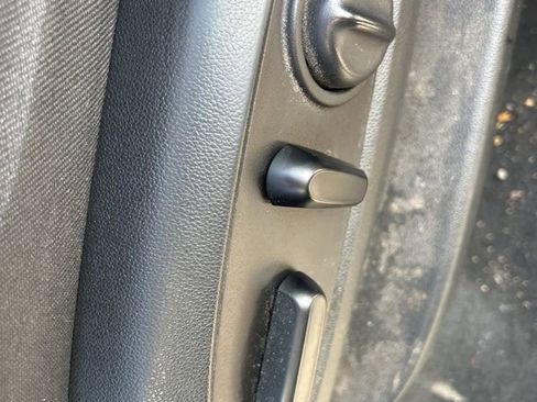 Used 2020 Chevrolet Traverse LT image 12