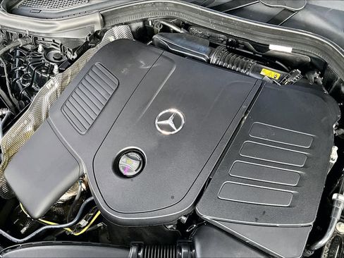 Used 2025 Mercedes-Benz GLC 300 image 32