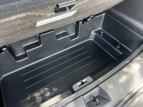 New 2026 Chevrolet Traverse LT w/ Sun and Wheel Package FWD image 12