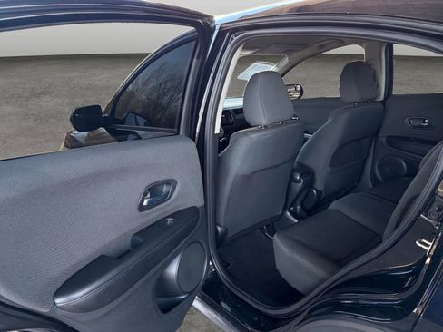 Used 2019 Honda HR-V LX image 12