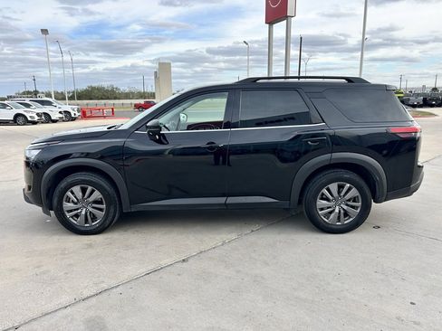 Certified 2025 Nissan Pathfinder SV image 4
