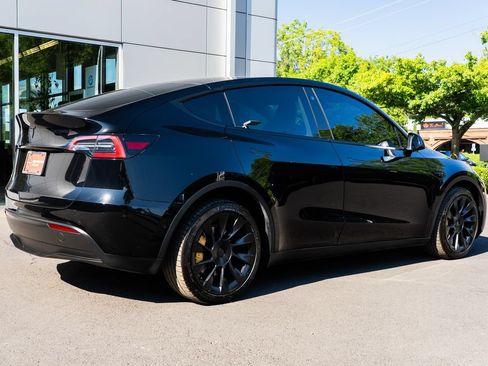 Used 2022 Tesla Model Y Long Range AWD/4WD image 6