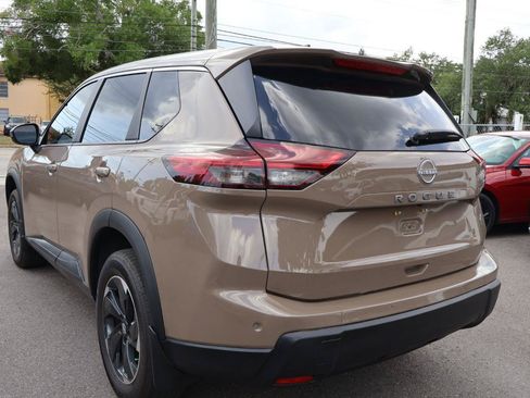 Used 2025 Nissan Rogue SV FWD image 8