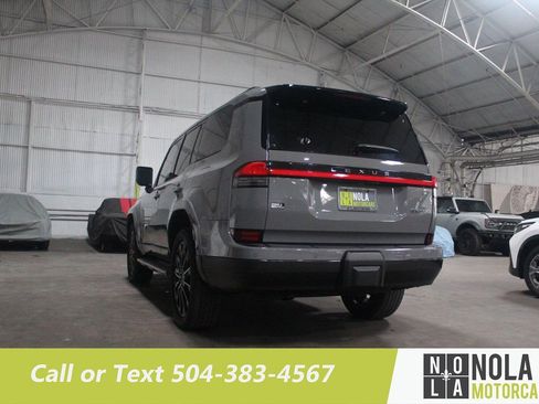 Used 2024 Lexus GX 550 w/ Accessory Package (2T) AWD/4WD image 17