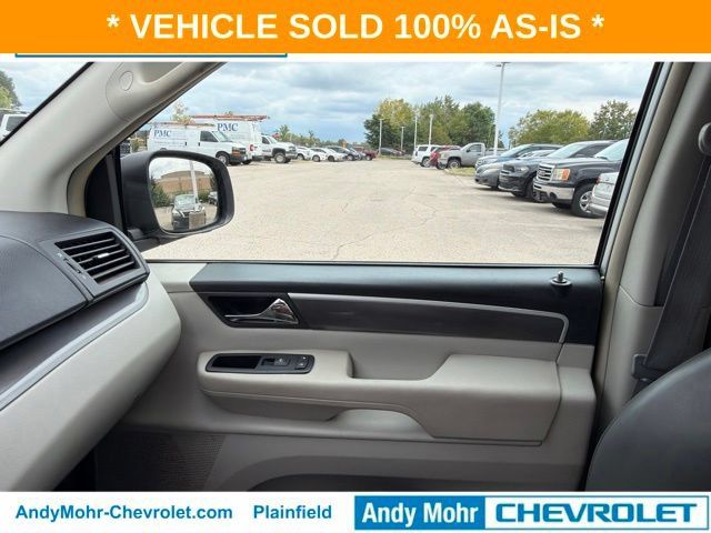 Used 2010 Volkswagen Routan SE FWD image 27