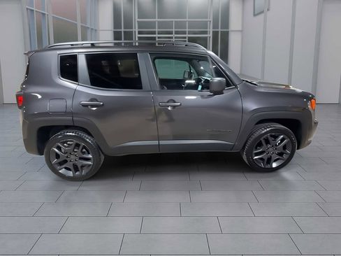 Used 2021 Jeep Renegade Latitude image 2