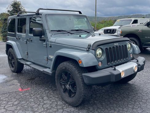 Used 2015 Jeep Wrangler Unlimited Sahara w/ Connectivity Group image 5