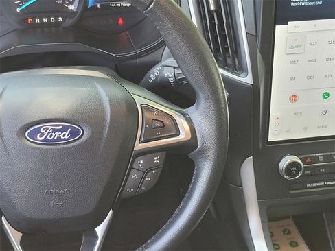 Used 2023 Ford Edge SEL image 13