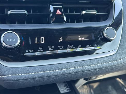 Used 2025 Toyota Corolla SE w/ SE Package FWD image 14