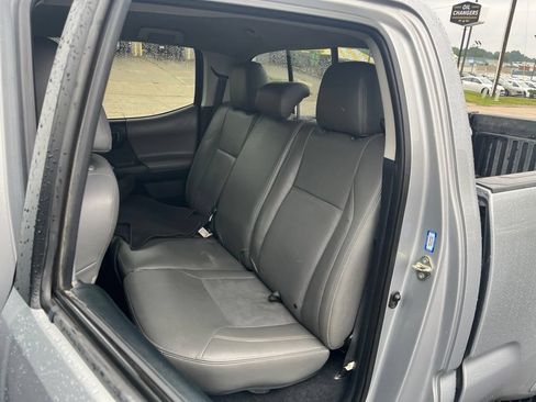 Used 2017 Toyota Tacoma SR5 w/ Tow Package RWD image 23