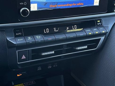 Used 2025 Toyota Camry SE FWD image 18