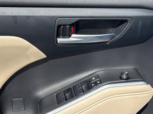 Certified 2023 Toyota Highlander XLE image 14