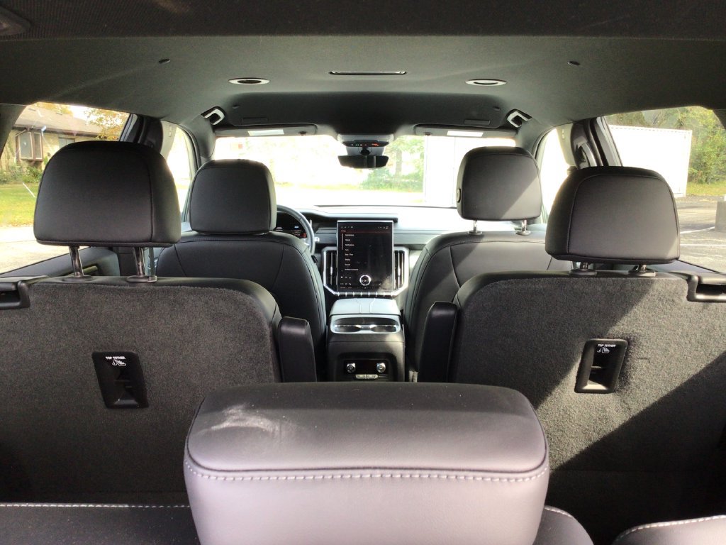 Used 2026 GMC Acadia Elevation w/ Elevation Premium Package FWD image 45