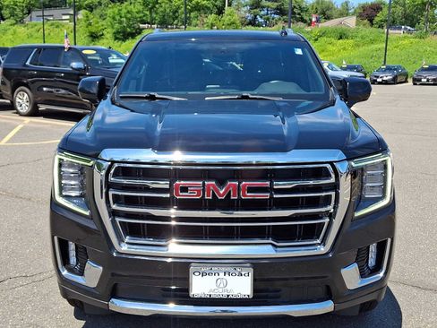 Used 2023 GMC Yukon SLT AWD/4WD image 2