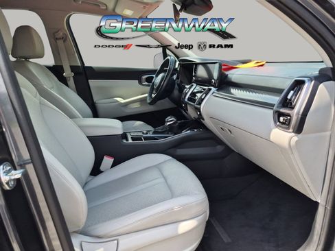 Used 2023 Kia Sorento S FWD image 7