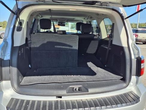 Used 2024 Nissan Armada SL w/ Captain's Chairs Package image 20