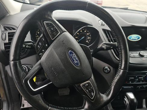 Used 2019 Ford Escape SEL image 9
