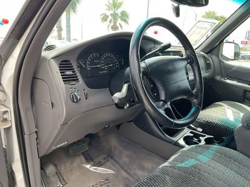 Used 2000 Ford Explorer XLT AWD/4WD image 18