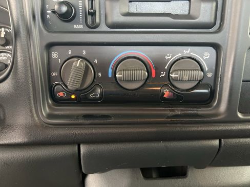 Used 2000 Chevrolet Silverado 2500 W/T w/ Firm Ride Suspension Pkg image 15