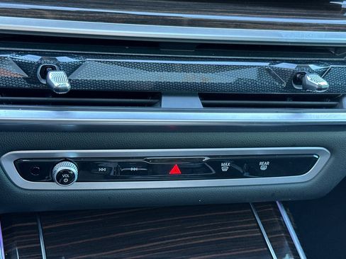 Used 2025 BMW X7 xDrive40i w/ Parking Assistance Package image 26