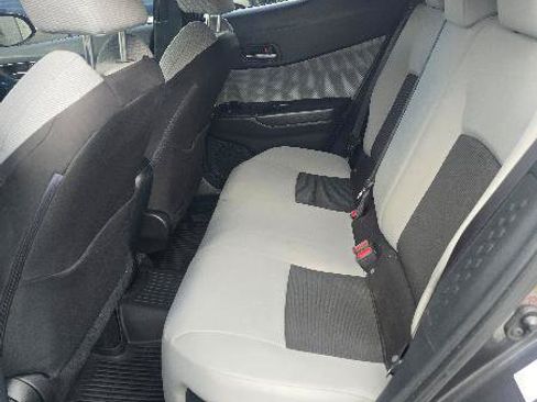 Used 2019 Toyota C-HR XLE FWD image 7