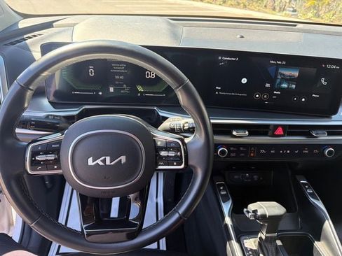 Used 2024 Kia Sorento S image 7