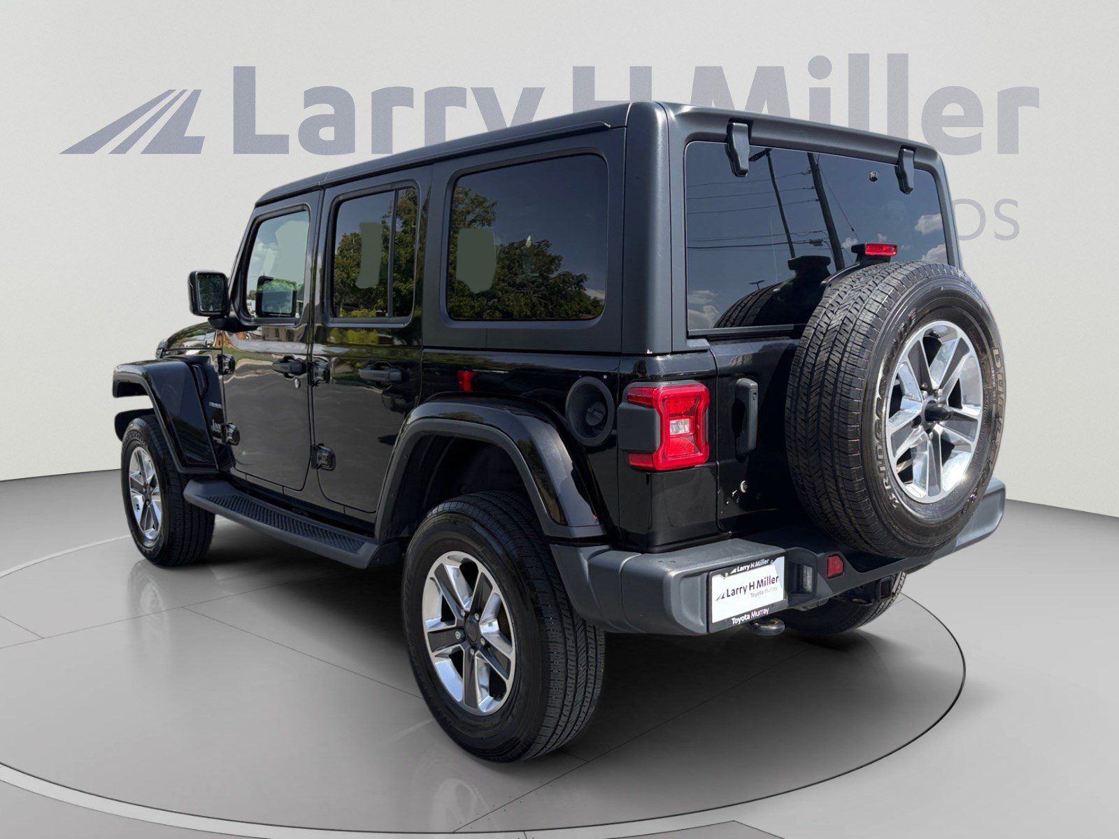 Used 2018 Jeep Wrangler Unlimited Sahara w/ Uconnect 4C Nav & Sound Group AWD/4WD image 3