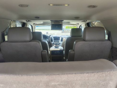 Used 2017 GMC Yukon SLT w/ Open Road Package AWD/4WD image 8