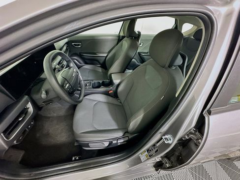 Used 2025 Kia K4 LXS image 13