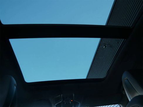 Used 2022 Maserati Levante Trofeo image 13