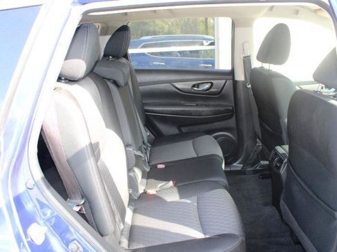 Used 2020 Nissan Rogue SV FWD image 11