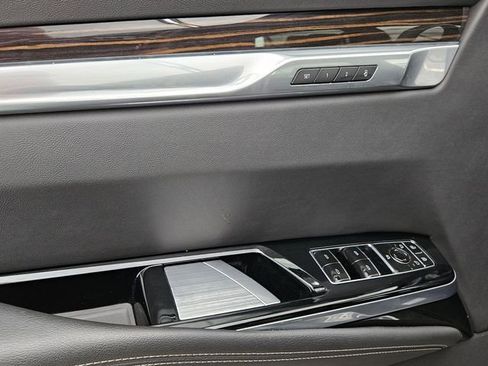 Used 2025 Cadillac Escalade Premium Luxury image 23