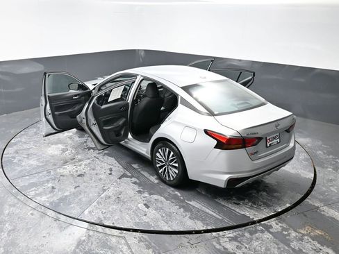 Used 2024 Nissan Altima 2.5 SV image 59