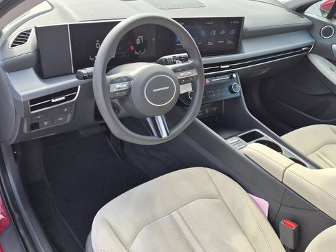 Used 2025 Hyundai Sonata SEL FWD image 16