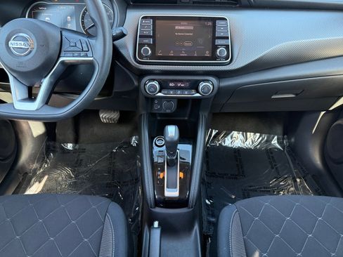 Used 2018 Nissan Kicks SV image 11