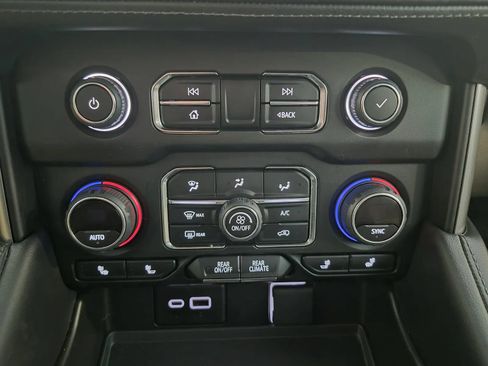 Used 2024 Chevrolet Tahoe Z71 AWD/4WD image 40